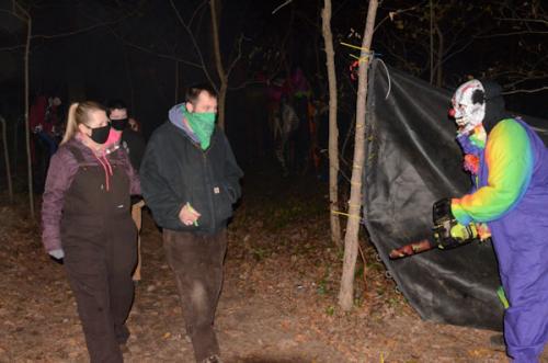 clown-scaring-visitors-with-chainsaw