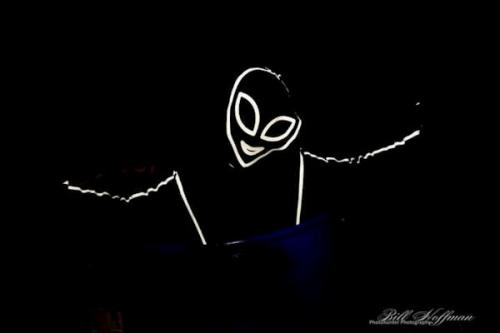 glowing-alien-outline