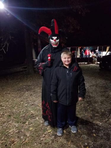 monster-posing-with-guests-outside-haunted-woods-4