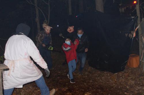 monsters-scaring-people-on-haunted-trail-1
