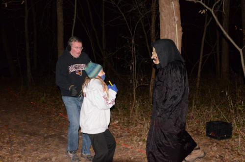 monsters-scaring-people-on-haunted-trail-10