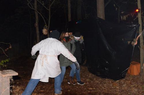 monsters-scaring-people-on-haunted-trail-6