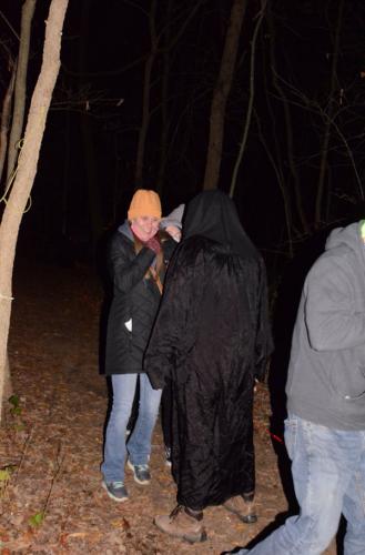 monsters-scaring-people-on-haunted-trail-7