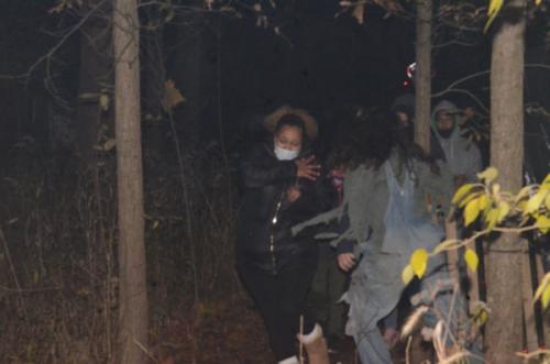 scared-visitors-on-haunted-trail-2