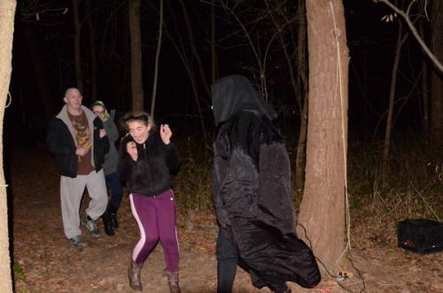 screaming-haunted-woods-visitor